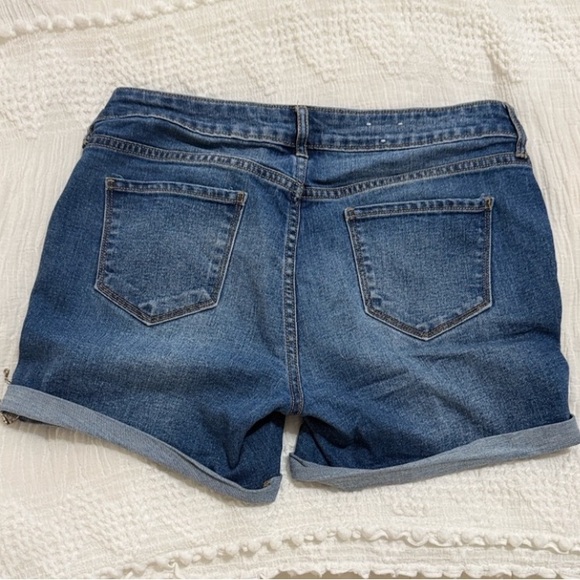 Old Navy Women's maternity, rhinestone fringe Distressed Blue Jean Shorts - Picture 11 of 12